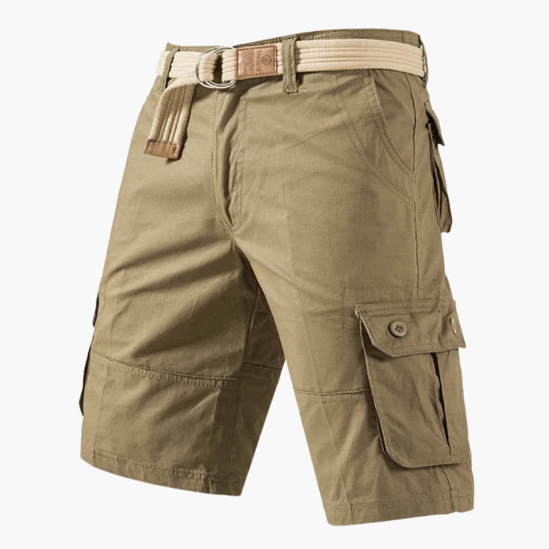 Herr sommarshorts med bälte. Praktiska och bekväma cargoshorts, perfekta för varma dagar utomhus.