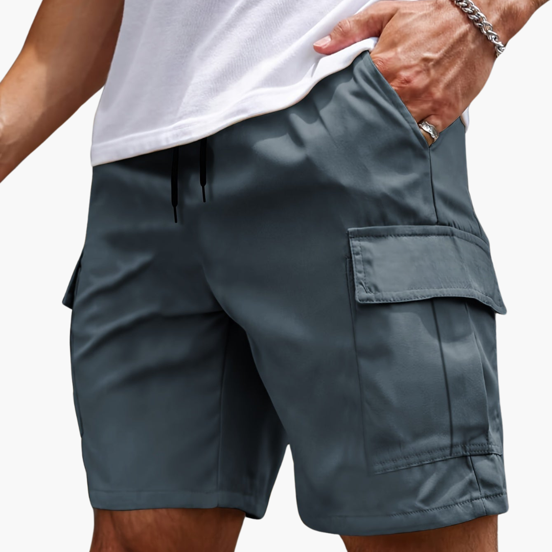 Mångsidiga herrshorts med fickor. Cargoshorts för vardagsbruk, fritid och sommar, med bekväm justerbar midja.