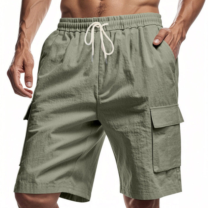 Stiliga & bekväma herr-cargoshorts, knälånga, med praktiska fickor och dragsko. Ideal för sommar.