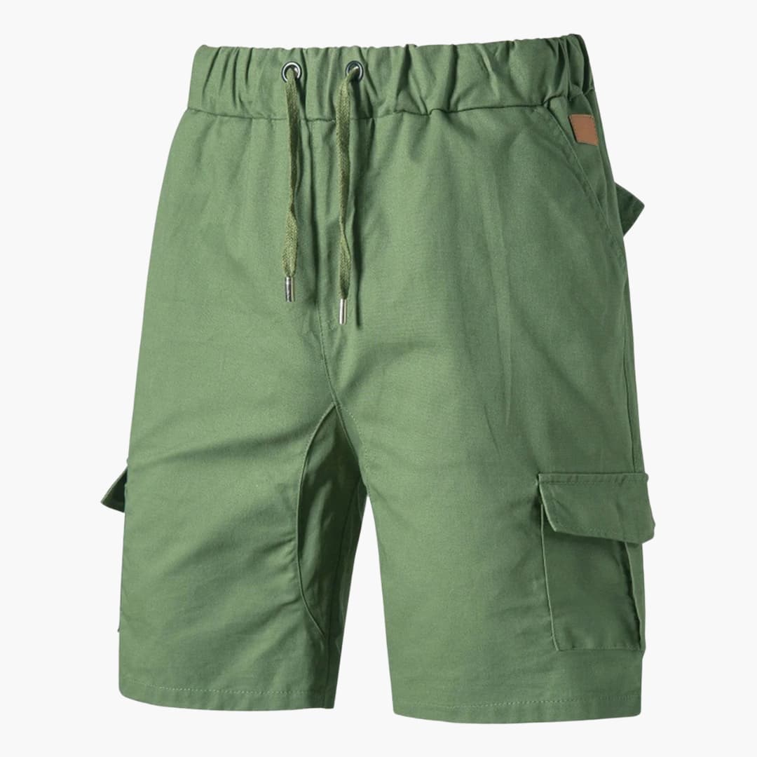 Svarta herr cargoshorts med justerbar midja och generösa sidofickor. Mångsidiga fritidsshorts för herr.