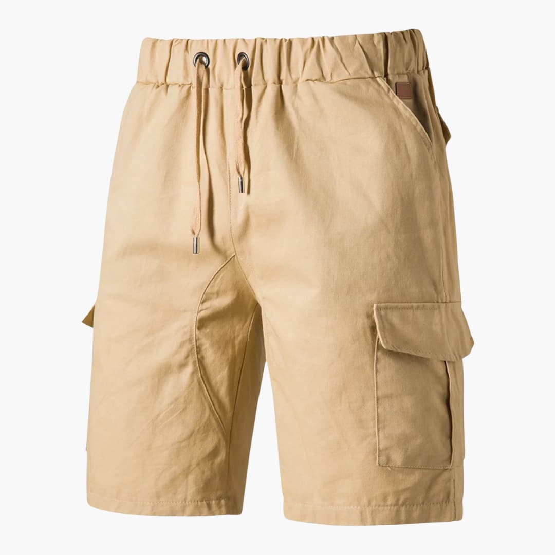 Gråa casual herrshorts med dragsko och flera fickor. Slitstarka cargoshorts för sommar och fritidsaktiviteter.