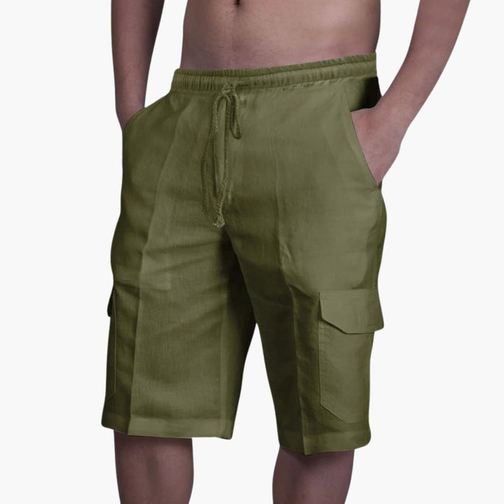 Moderna herrshorts för sommar och fritid, med en ledig passform och funktionella cargofickor.