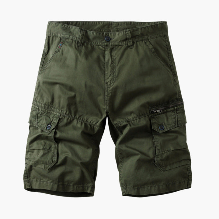 Närbild på Herr Cargoshorts rymliga fickor; idealiska för förvaring. Praktiska herrshorts för casual utomhusstil.