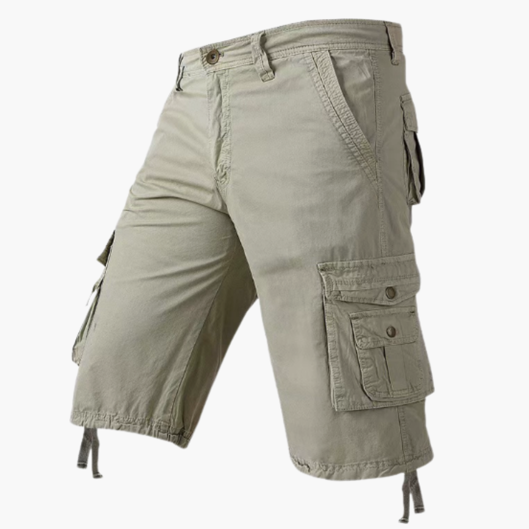 Herr cropped cargo shorts med justerbar fåll i beige. Perfekta fritidsshorts för bekväm vardagsstil.