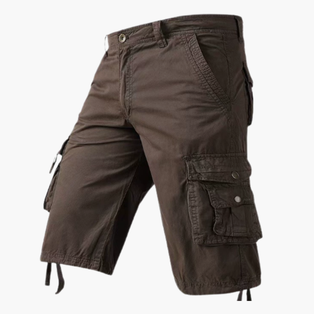 Snygga herr cargo shorts med flera fickor och justerbar dragsko. Ideal för sommar och casual look.