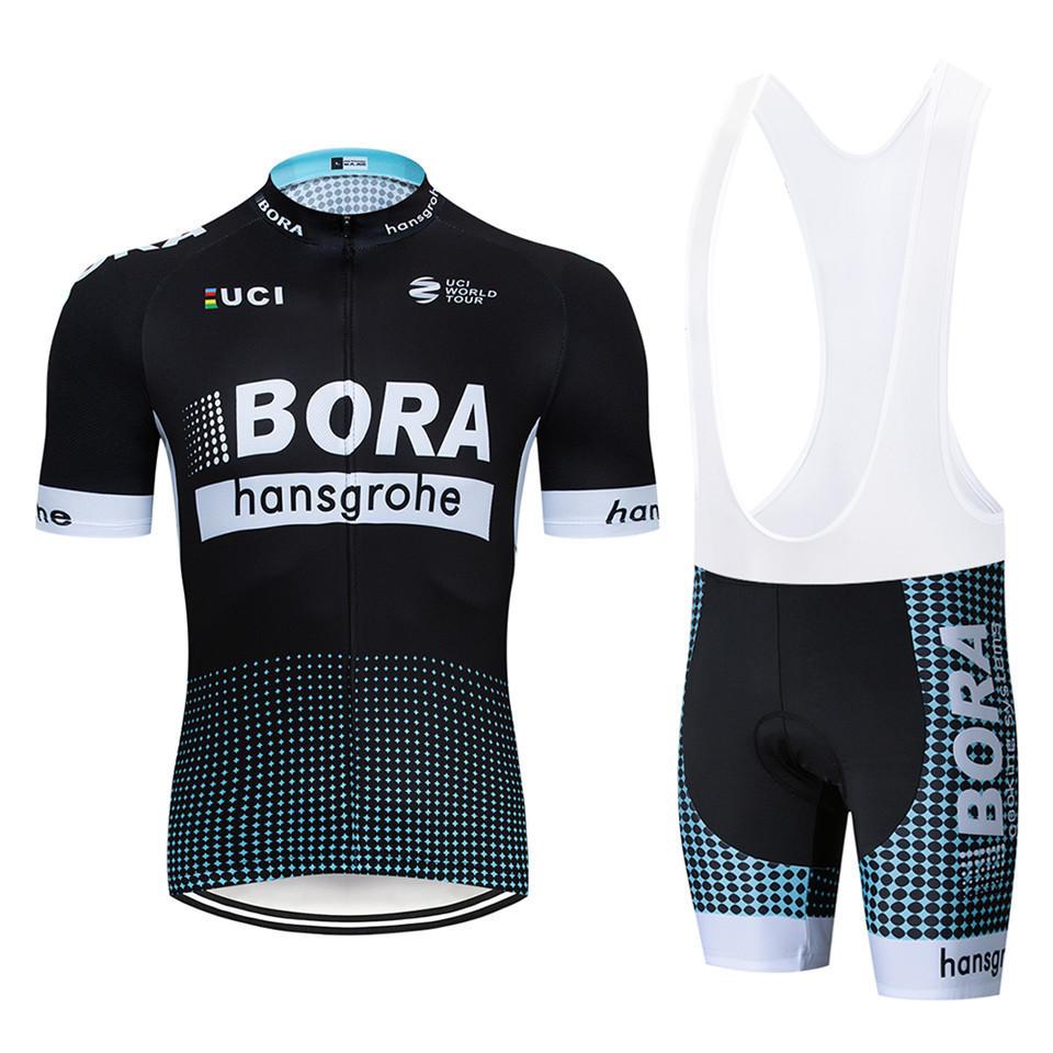 "Herr cykelset med kortärmad tröja och shorts i mesh och Lycra, andas och snabbtorkar, perfekt för cykeläventyr."