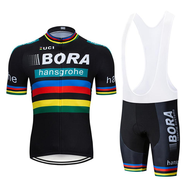 "Herr cykelset med kortärmad tröja och shorts i mesh och Lycra, andas och snabbtorkar, perfekt för cykeläventyr."