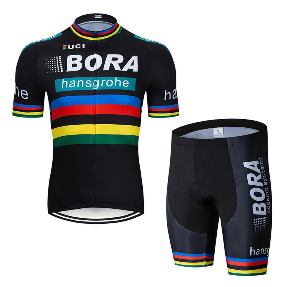 "Herr cykelset med kortärmad tröja och shorts i mesh och Lycra, andas och snabbtorkar, perfekt för cykeläventyr."