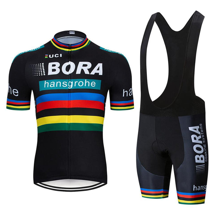 "Herr cykelset med kortärmad tröja och shorts i mesh och Lycra, andas och snabbtorkar, perfekt för cykeläventyr."