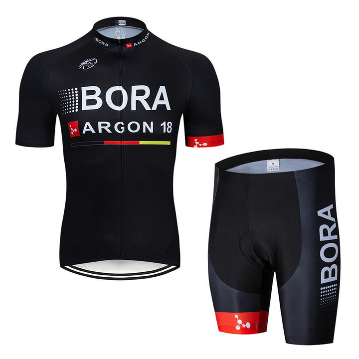 "Herr cykelset med kortärmad tröja och shorts i mesh och Lycra, andas och snabbtorkar, perfekt för cykeläventyr."