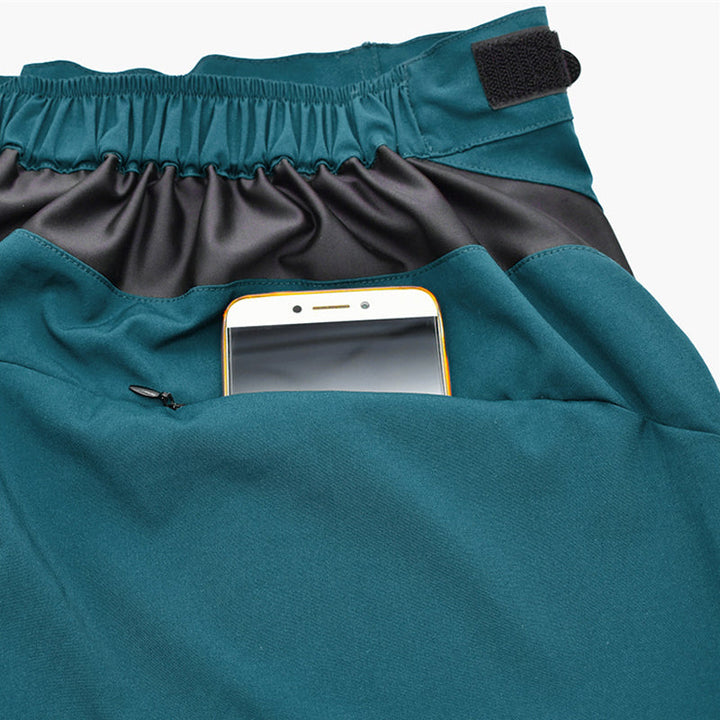 Cykelshorts för män i svart design med fickor och reflexdetaljer från sidan
