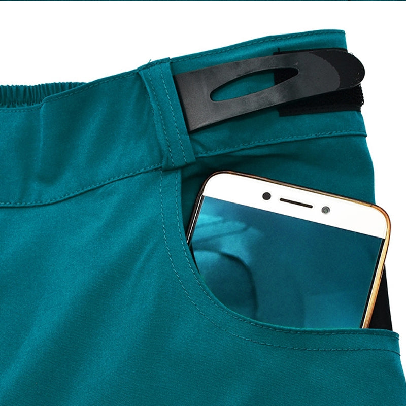 Funktionella friluftsshorts med reflekterande element för ökad synlighet