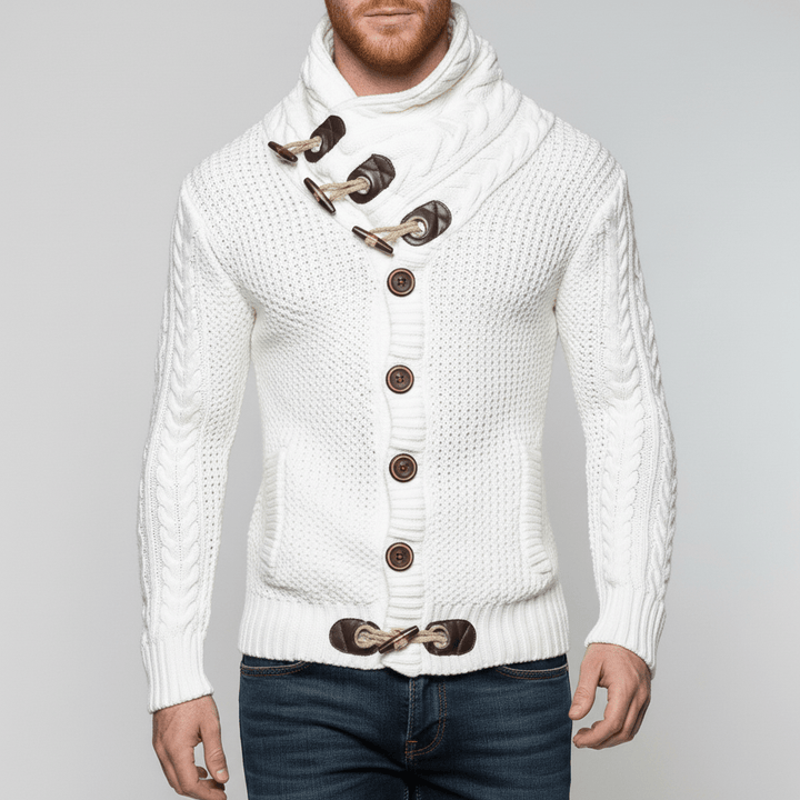 Nicholas grovstickad herrcardigan. Visar stil och värme, perfekt för lager på lager.