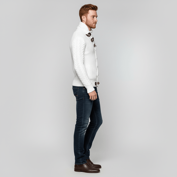 Tidlös grovstickad herrkofta Nicholas. En varm och mångsidig cardigan för vardagsmode.