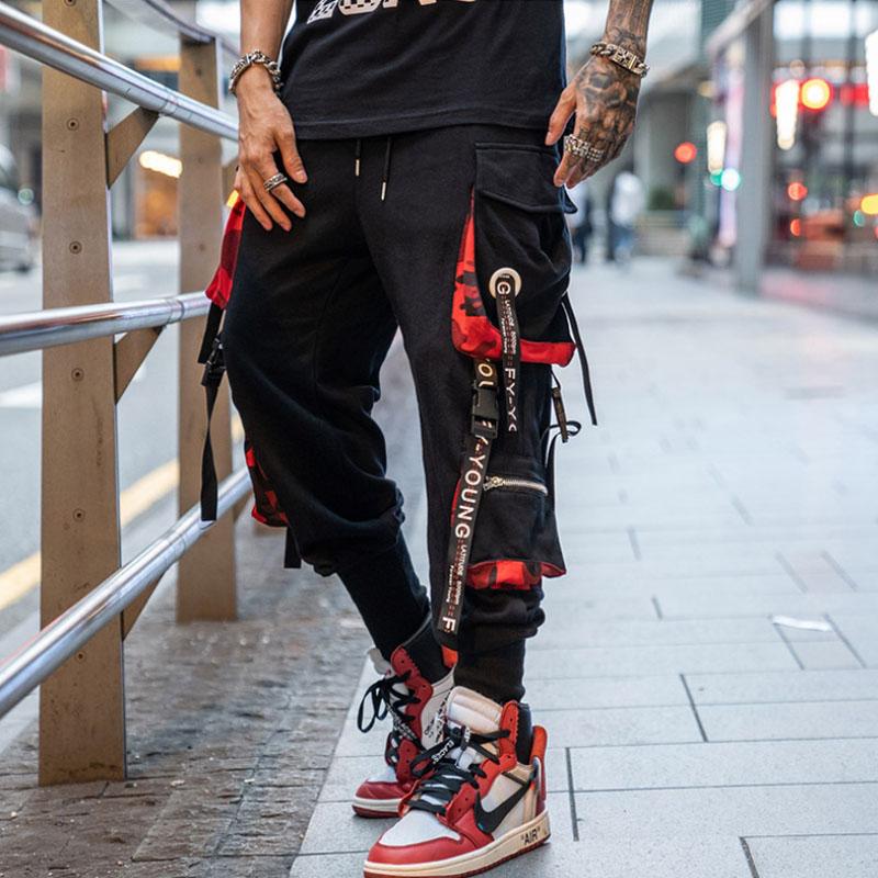 "Herr hiphop spårbyxor i lös passform med multifickdesign, tillverkade i grått bomullstyg för komfort och stil."