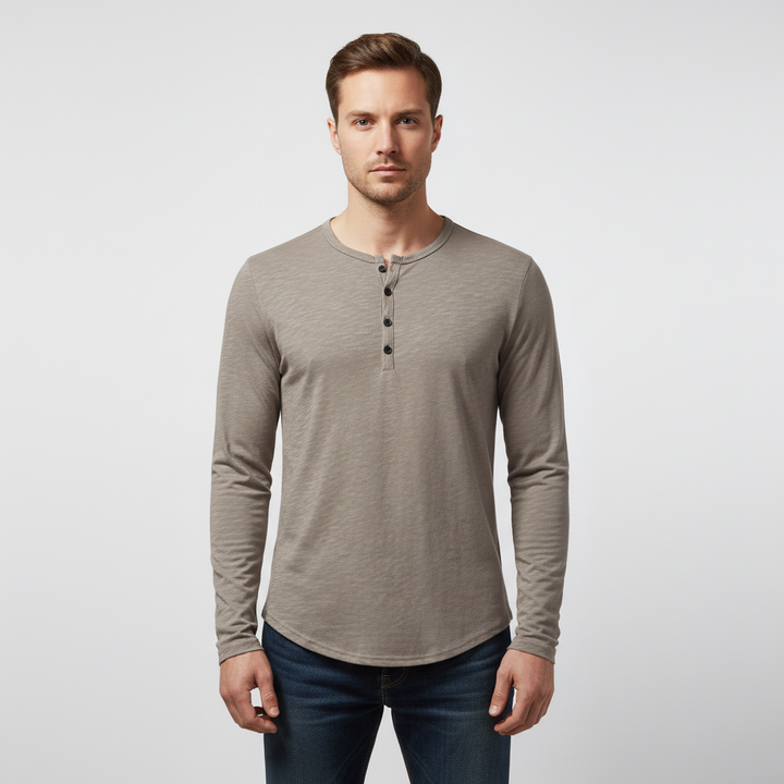 Elegant långärmad Henley-tröja Theo i klassisk färg. En tidlös herrtröja för en stilren och bekväm look.