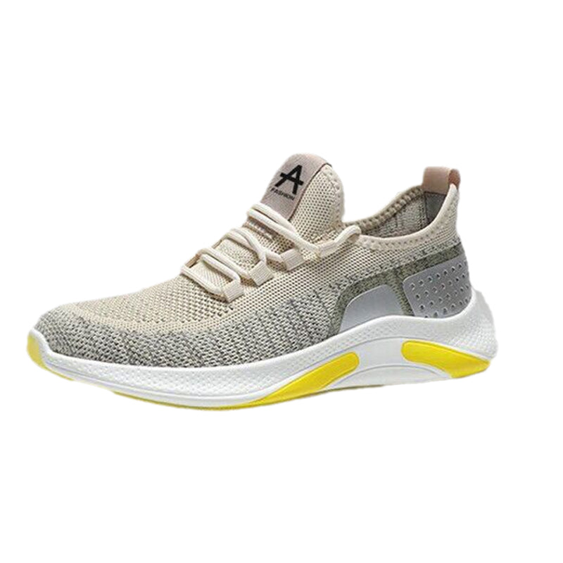 Herr lättvikts sneakers i färgglatt mönster, en komplett look med skorna på.