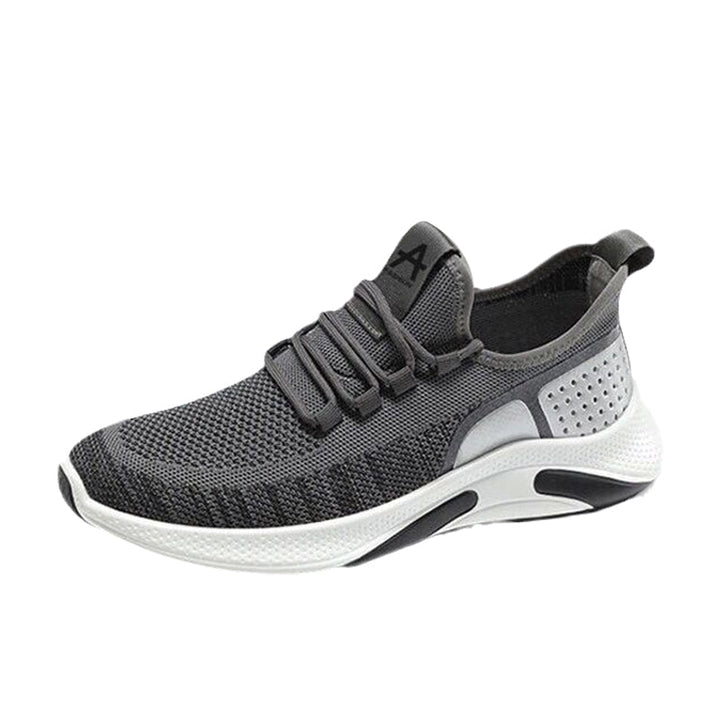 Herr lättvikts sneakers i färgglatt mönster, visning av skons krage och hälkappa.