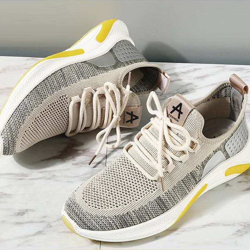 Herr lättvikts sneakers i färgglatt mönster, sidovy med fokus på design och passform.