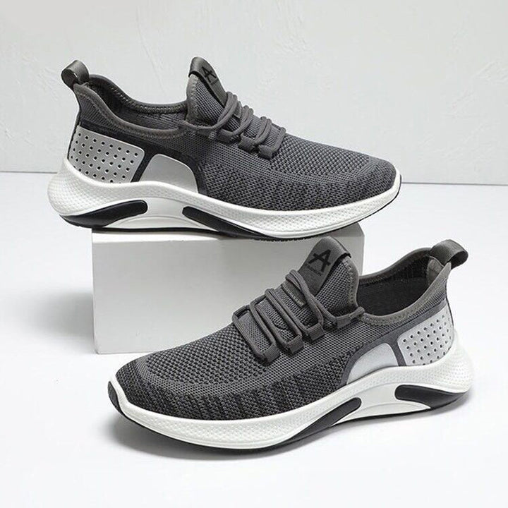 Herr lättvikts sneakers i färgglatt mönster, visning av olika vinklar för att visa designen.