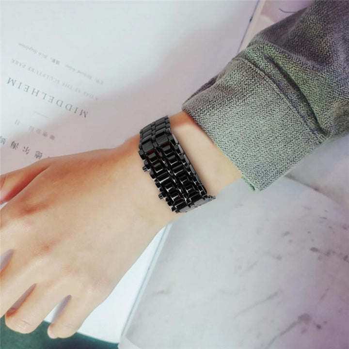 Herr LED Digital Armbandsur i rostfritt stål med urtavellös design och justerbart band, multifärgad LED-belysning.