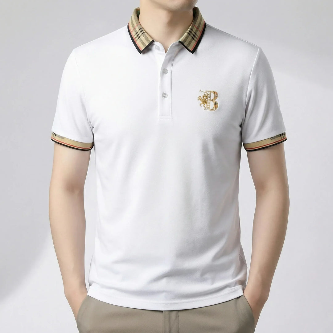 Detaljbild av Matthew pikétröjans krage och knappar. Klassisk herr polo stil.