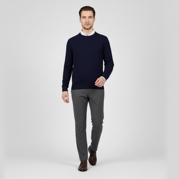 Rundhalsad pullover för män, modell "Charles". Färgrik och elegant herrtröja för personlig stil.