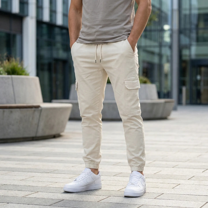Herr Slim Fit Cargo Joggerbyxor David. Trendiga, bekväma vardagsbyxor för en modern stil.