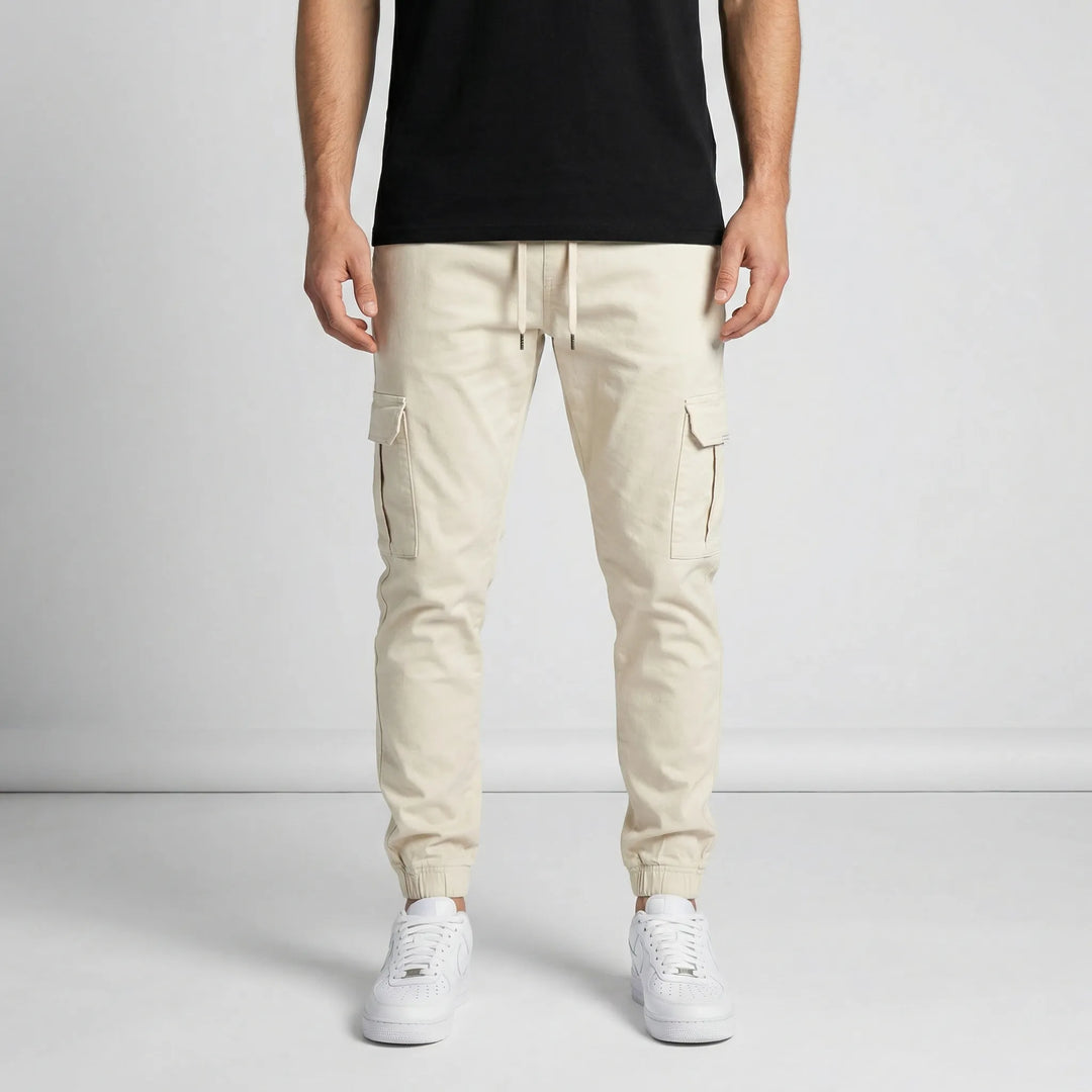 Trendiga herr cargo joggerbyxor Slim Fit. Mångsidiga vardagsbyxor som kombinerar komfort och stil.