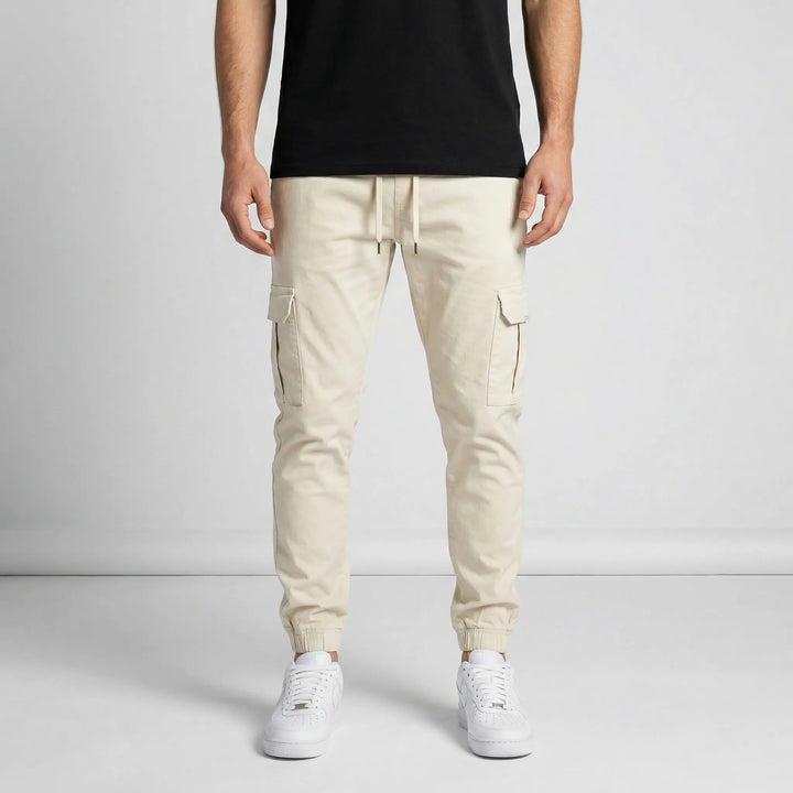 Trendiga herr cargo joggerbyxor Slim Fit. Mångsidiga vardagsbyxor som kombinerar komfort och stil.