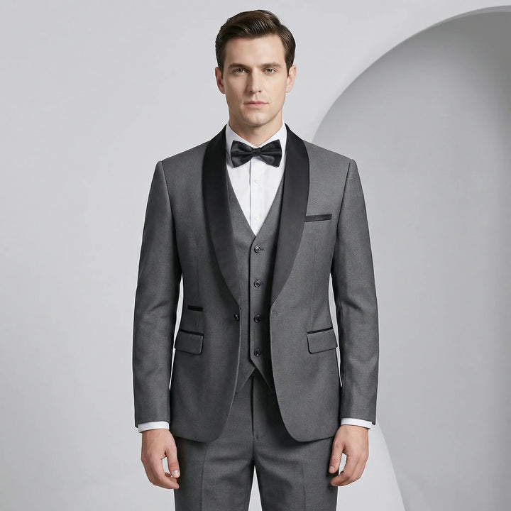 Formell slim-fit herr kostym för affärskläder eller fest. Inkluderar kavaj, väst & byxor.