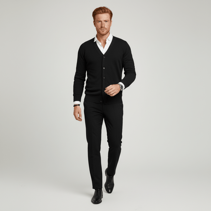 Polerad look med denna V-ringade slim fit herrkofta. Långa ärmar ger värme och stil till din outfit.