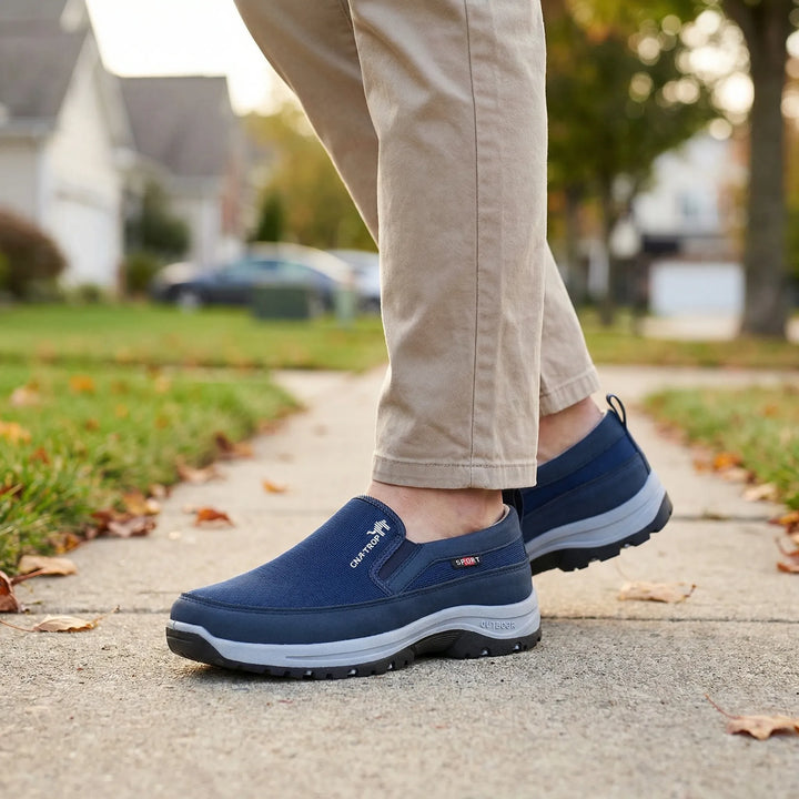 Herr slip-on promenadskor i brunt. Bekväma vardagsskor med fotvalvsstöd för optimal komfort.