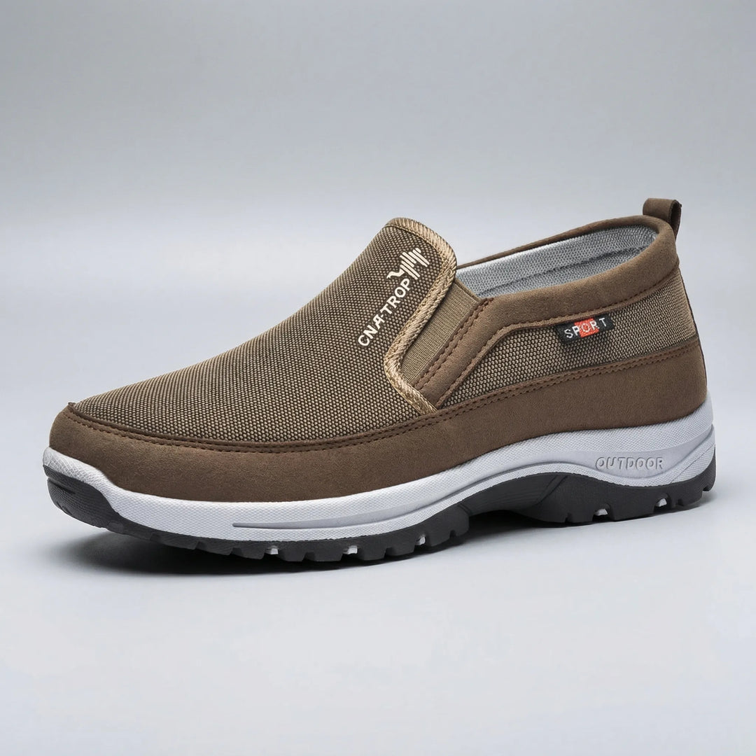 Blåa slip-on herrskor för promenader. Enkla att ta på, ger stöd och komfort hela dagen.