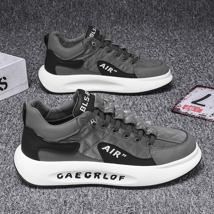 Herr Sneakers med tjock sula i beige, grå och svart. Elegant design, slitstark och bekväm, perfekt för sport och vardag.