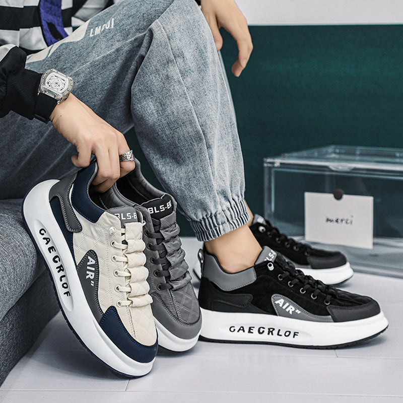 Herr Sneakers med tjock sula i beige, grå och svart. Elegant design, slitstark och bekväm, perfekt för sport och vardag.