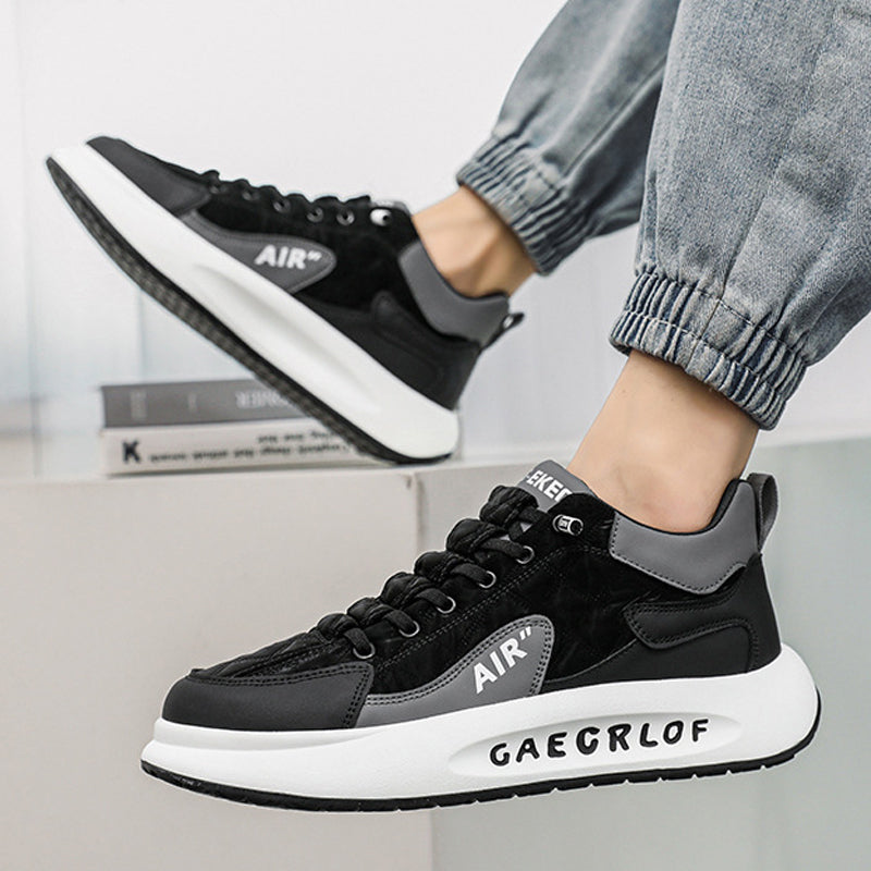 Herr Sneakers med tjock sula i beige, grå och svart. Elegant design, slitstark och bekväm, perfekt för sport och vardag.