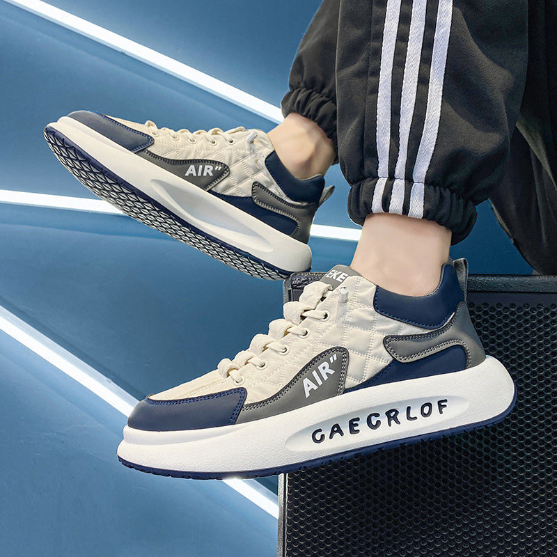 Herr Sneakers med tjock sula i beige, grå och svart. Elegant design, slitstark och bekväm, perfekt för sport och vardag.