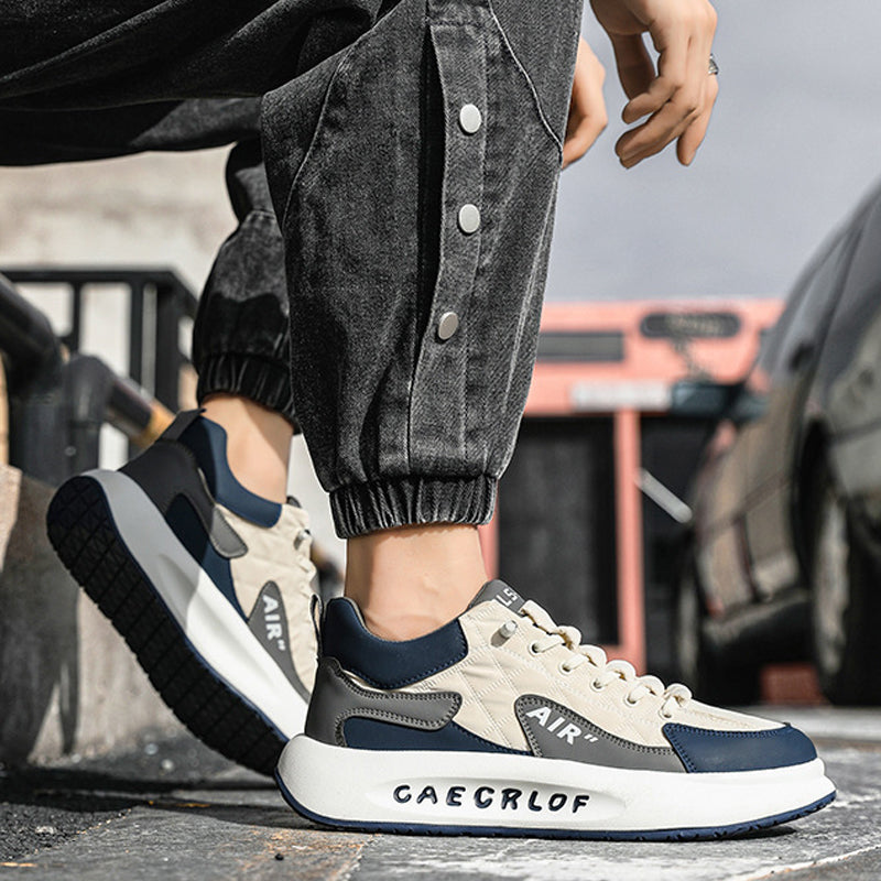 Herr Sneakers med tjock sula i beige, grå och svart. Elegant design, slitstark och bekväm, perfekt för sport och vardag.