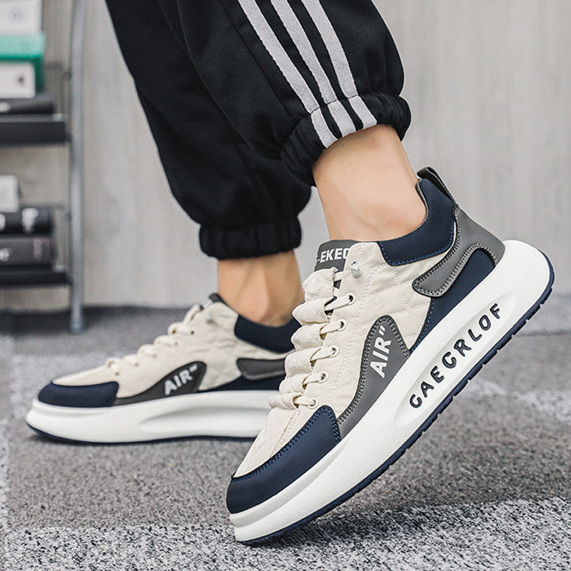 Herr Sneakers med tjock sula i beige, grå och svart. Elegant design, slitstark och bekväm, perfekt för sport och vardag.
