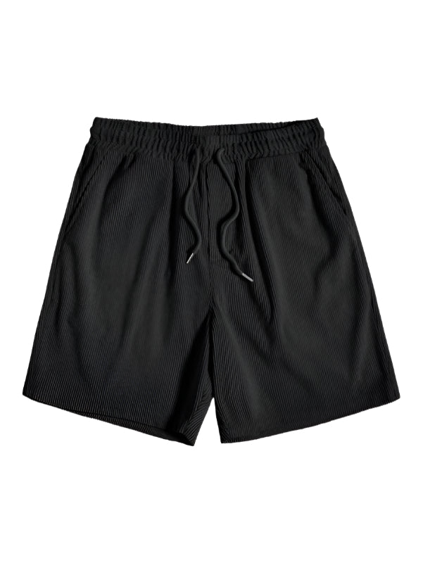 Trendigt herr sommarset med randiga detaljer. Mångsidiga fritidskläder för sommaroutfit.
