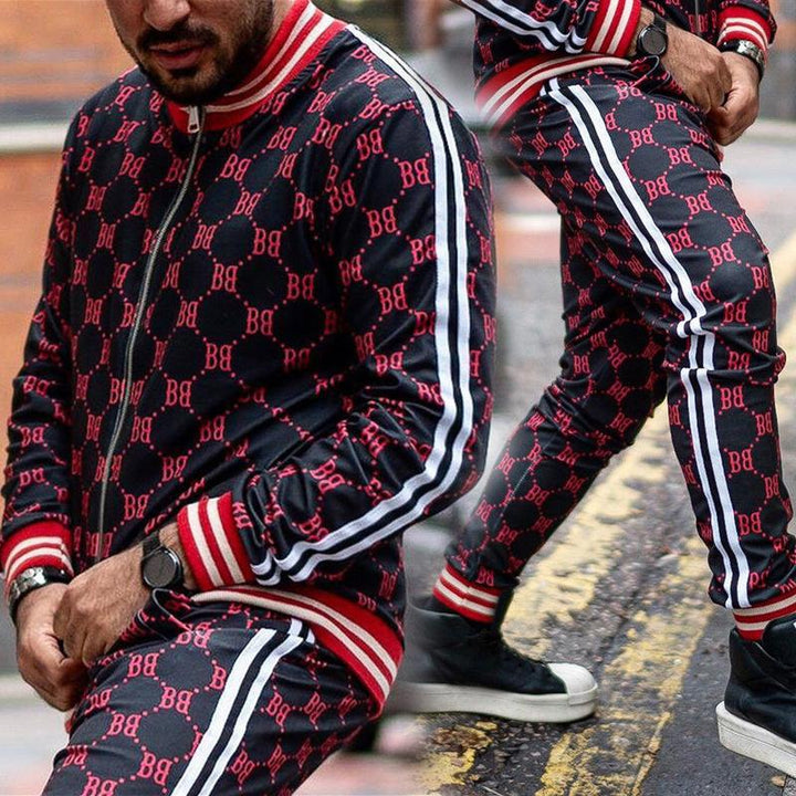 Herrsportdräkt i slitstark polyester med modernt rutmönster i flera färger, slim fit för sport och fritid.
