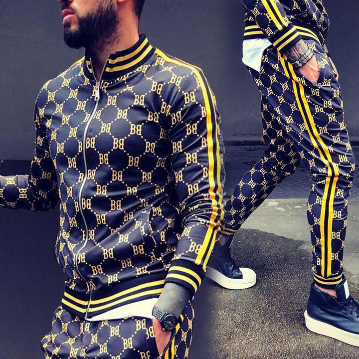 Herrsportdräkt i slitstark polyester med modernt rutmönster i flera färger, slim fit för sport och fritid.