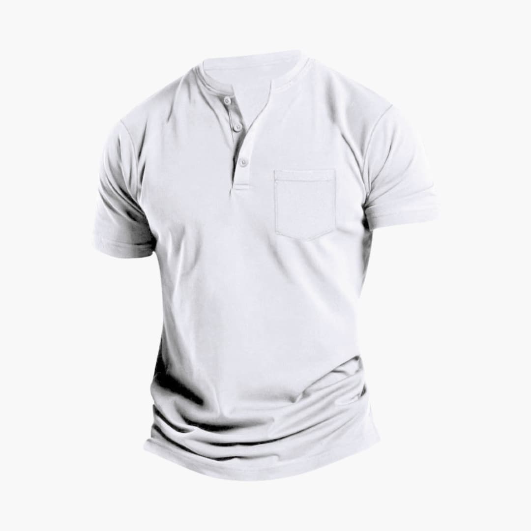 Stilren herr T-shirt med Henley-ringning och bröstficka. Korta ärmar, idealisk för vår/sommar.
