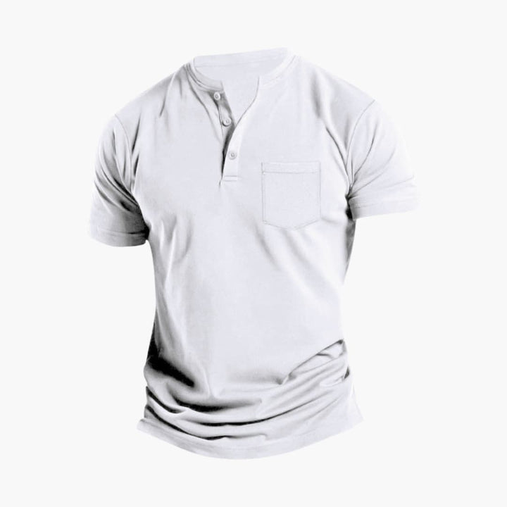 Stilren herr T-shirt med Henley-ringning och bröstficka. Korta ärmar, idealisk för vår/sommar.