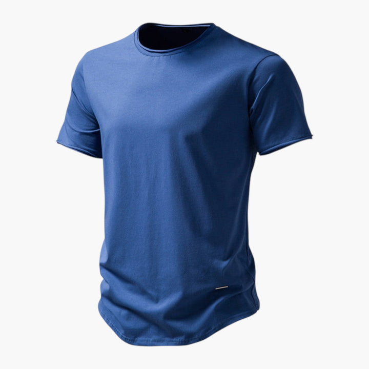 Herr t-shirt för vardagskomfort. Rund hals, korta ärmar. Ledigt och bekvämt basplagg, idealiskt för sommar.