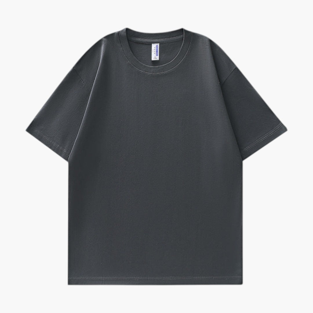 Herr t-shirt med rund hals & korta ärmar i klassisk design. Perfekt basplagg för män, bekväm & stilren.