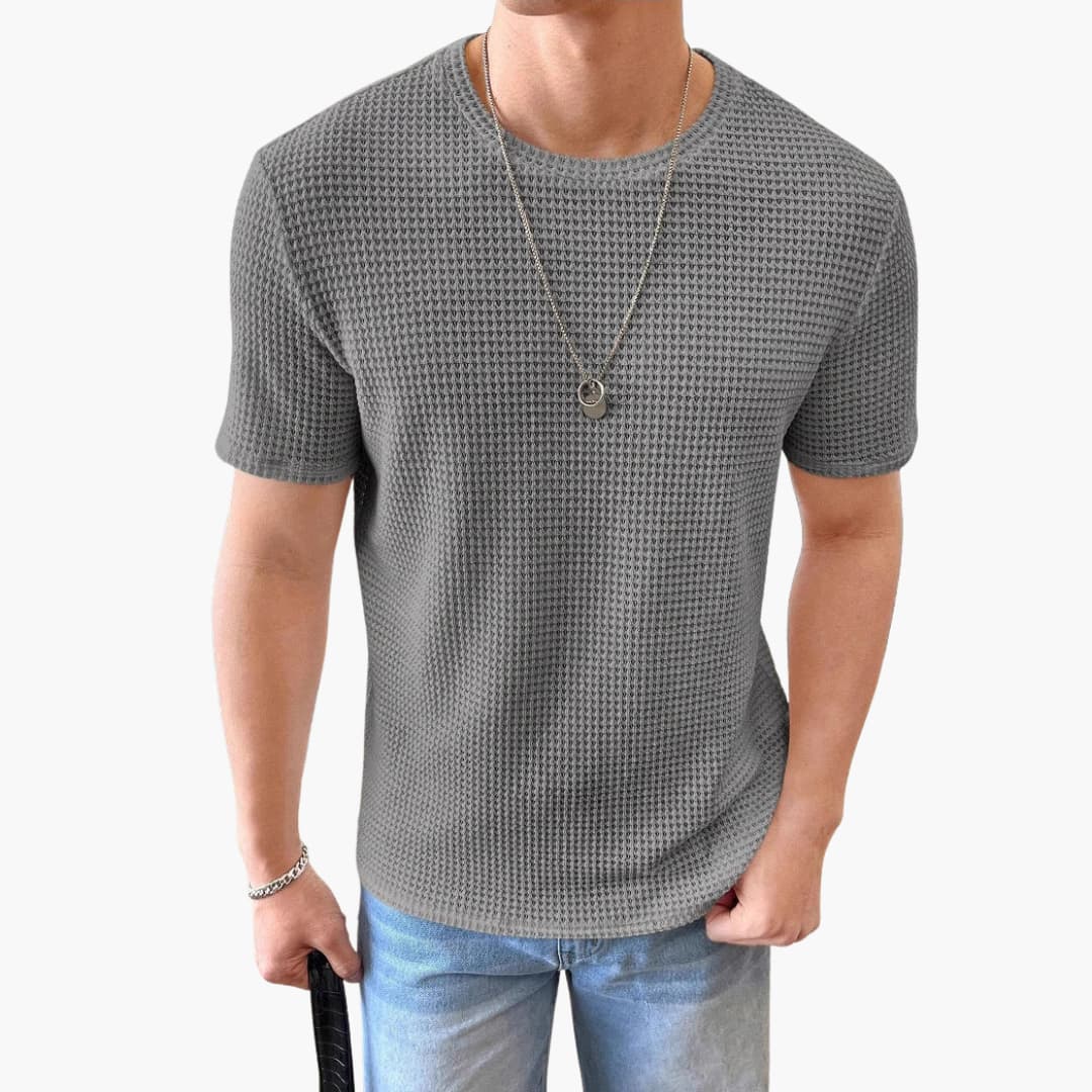 Modern herr T-shirt med rund halsringning och taktil våffelstruktur. Idealiskt kortärmat basplagg.