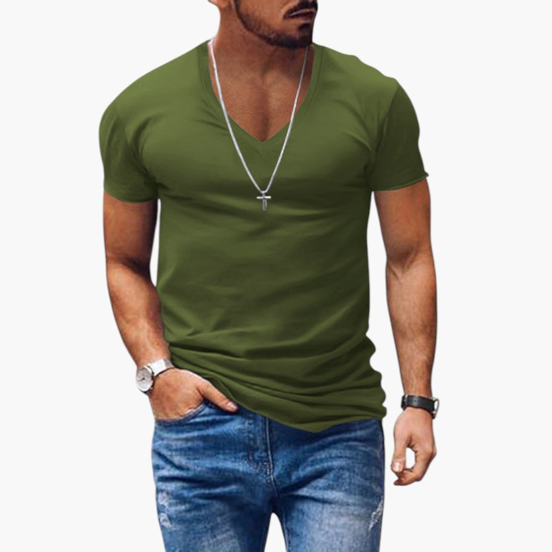 Herrkläder: T-shirt med v-ringning, korta ärmar. Casual och bekvämt basplagg för modern man.