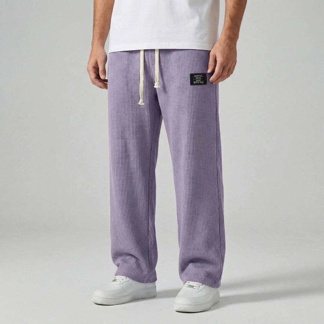 Toby herr fritidsbyxor med dragsko, bekväma vida byxor för en avslappnad och ledig stil. Herrkläder.